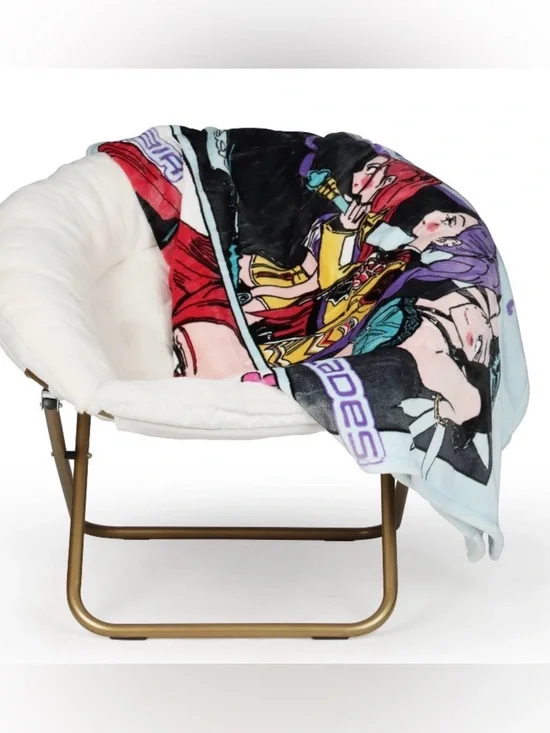 KPop Demon Hunters Nails and Mascara Throw Blanket Blue - Picture 4 of 6